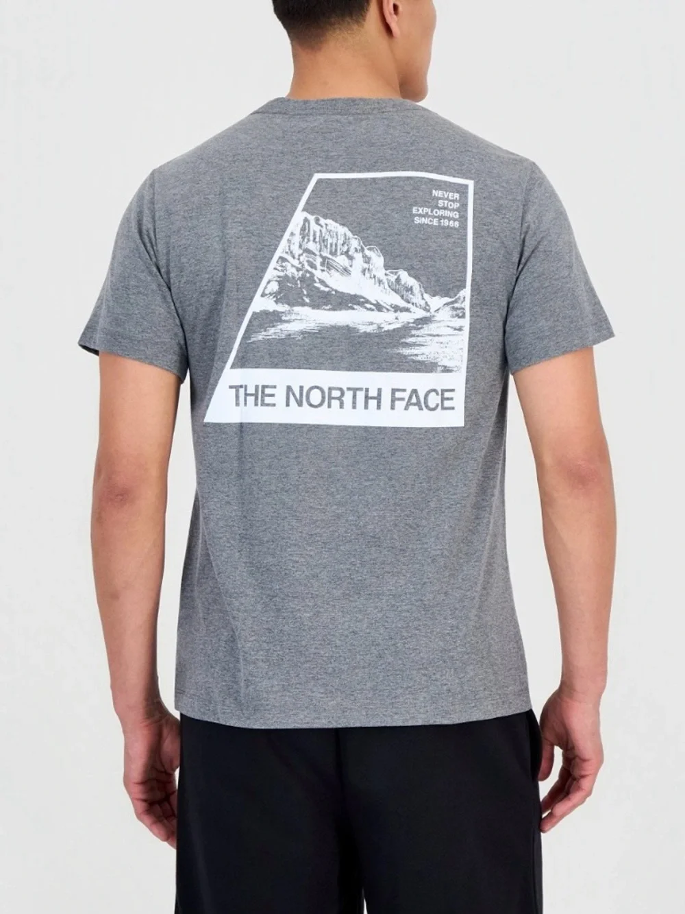 The North Men’s Evolution Short Sleeve Gray Tee Sz XL. NWT